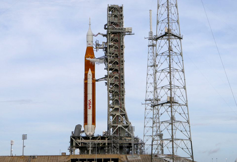 La NASA retrasa el vuelo debut de Artemis