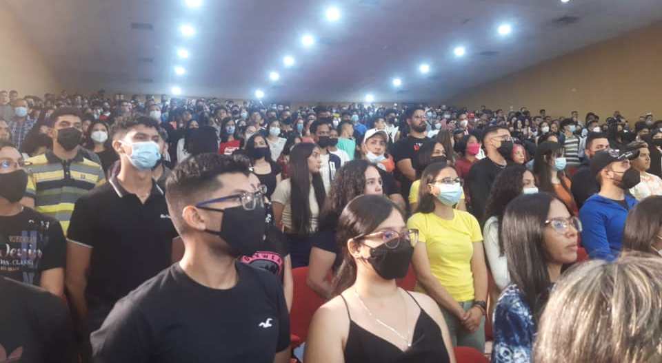 Manuel Rosales reactivó becas JEL