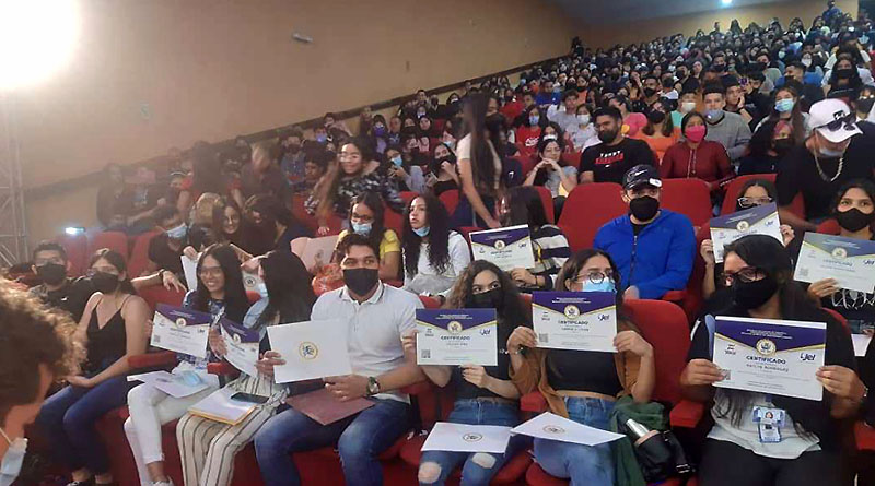 Manuel Rosales reactivó becas JEL