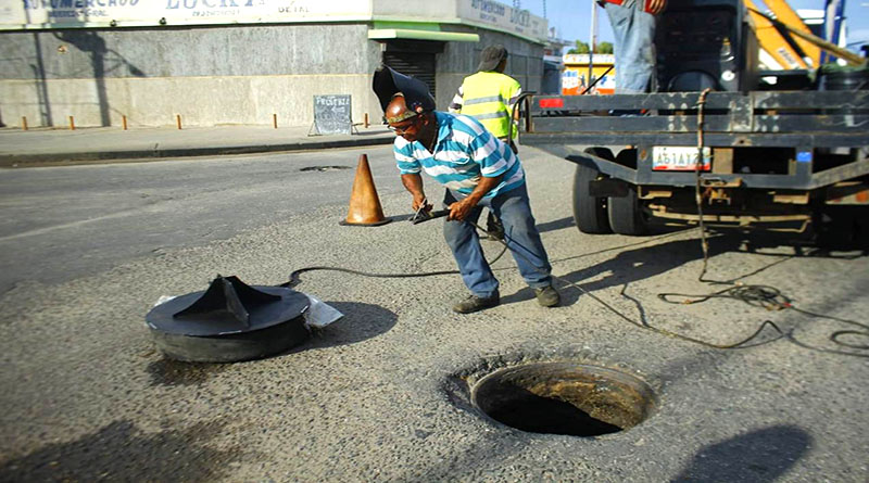 Instalan y reparan boca de visitas en Cabimas
