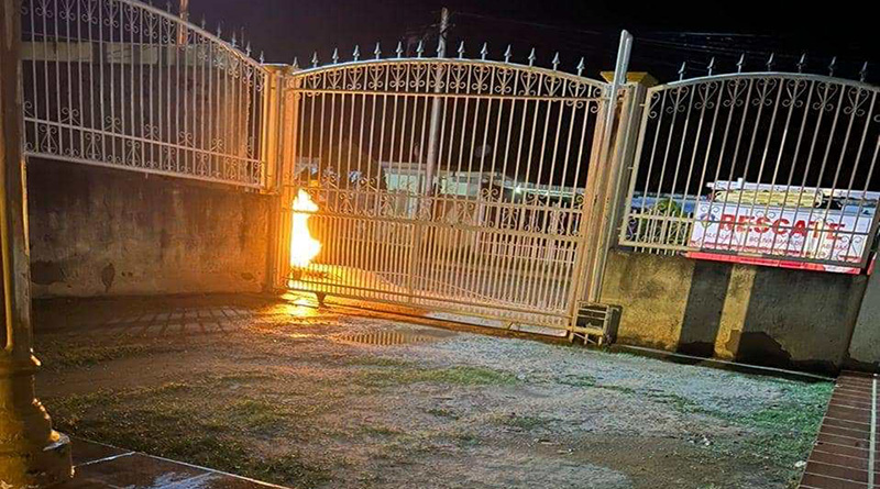con vientos, truenos y relámpagos