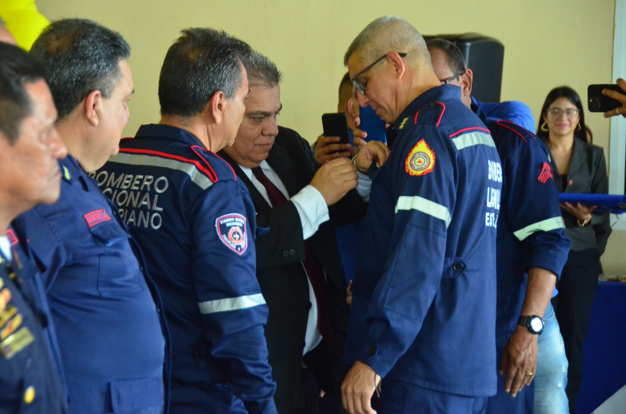 Ascensos y reconocimientos Bomberos