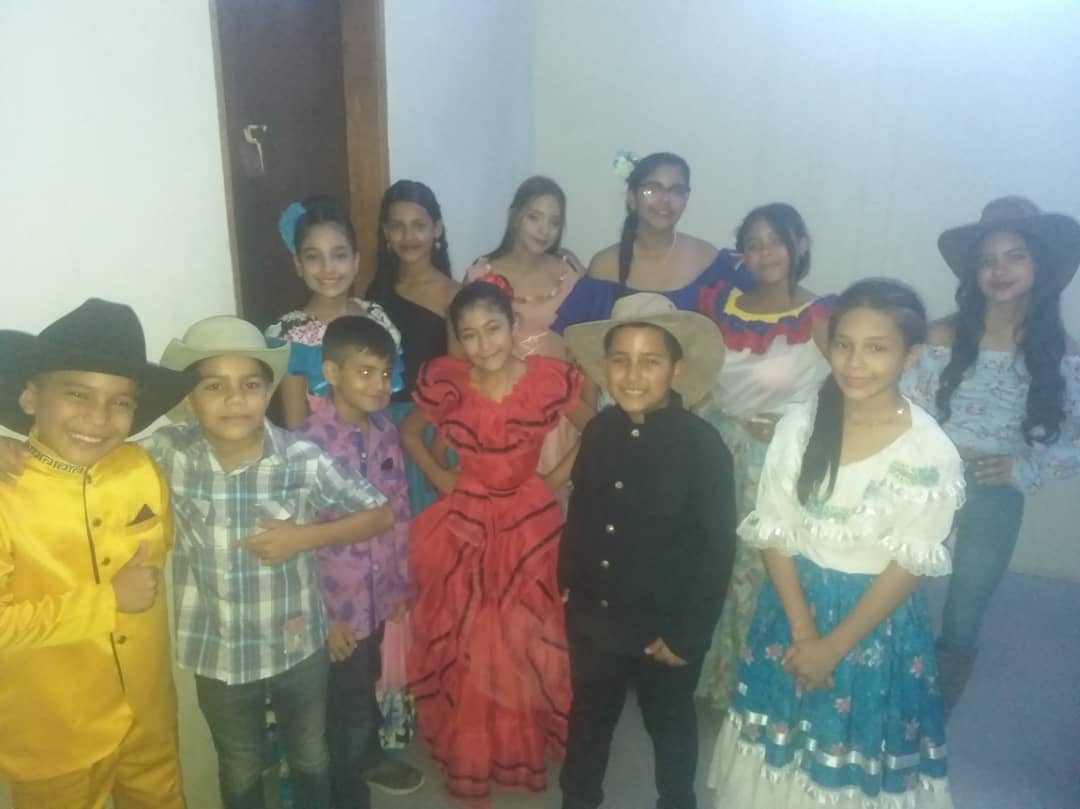 El Turpialito de Cabimas junto a los participantes del 4to Festival de la canción venezolana 2022