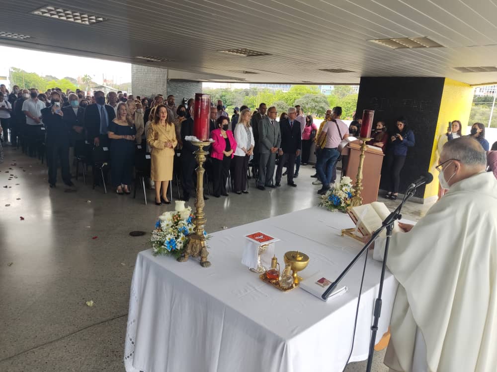  LUZ 76 aniversario