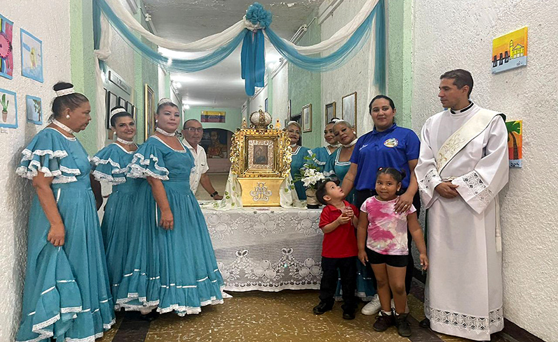 La Virgen del Rosario  visitó la Casa de la Cultura