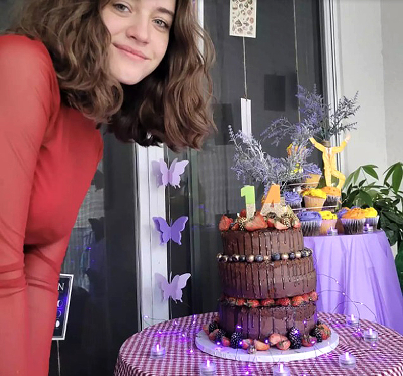 Maya la hija de Monica Spear 