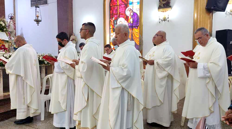 Santa Misa Virgen del Rosario