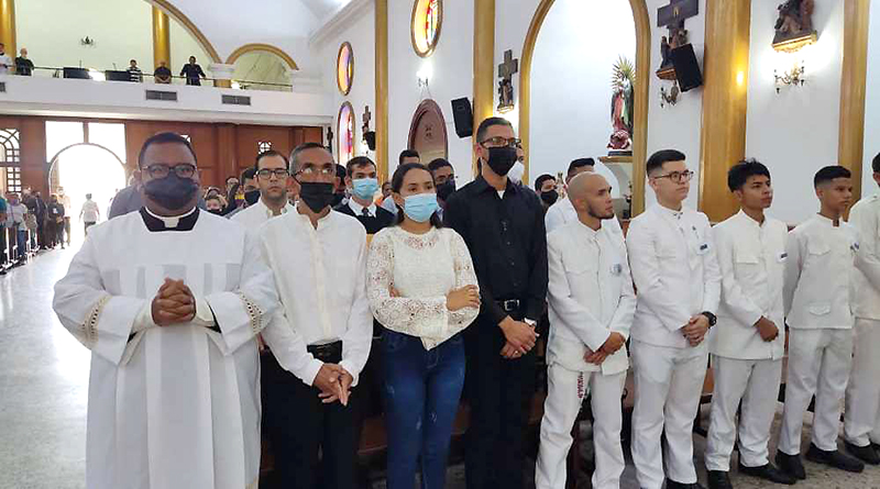 Santa Misa Virgen del Rosario