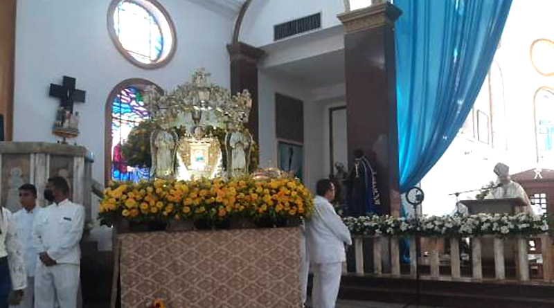 Santa Misa Virgen del Rosario