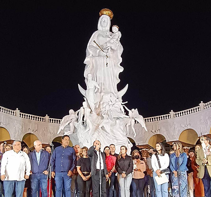 Manuel Rosales Monumento a La Chinita