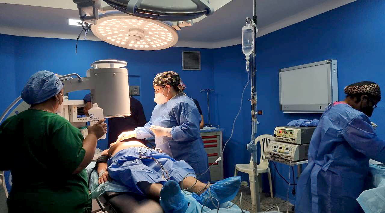 Ministerio de Salud entrega marcapasos 