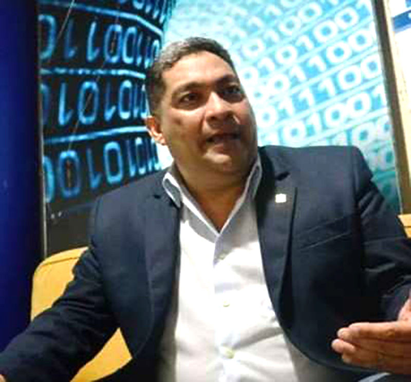 Ricardo Acosta, presidente de la Comisión Electoral.