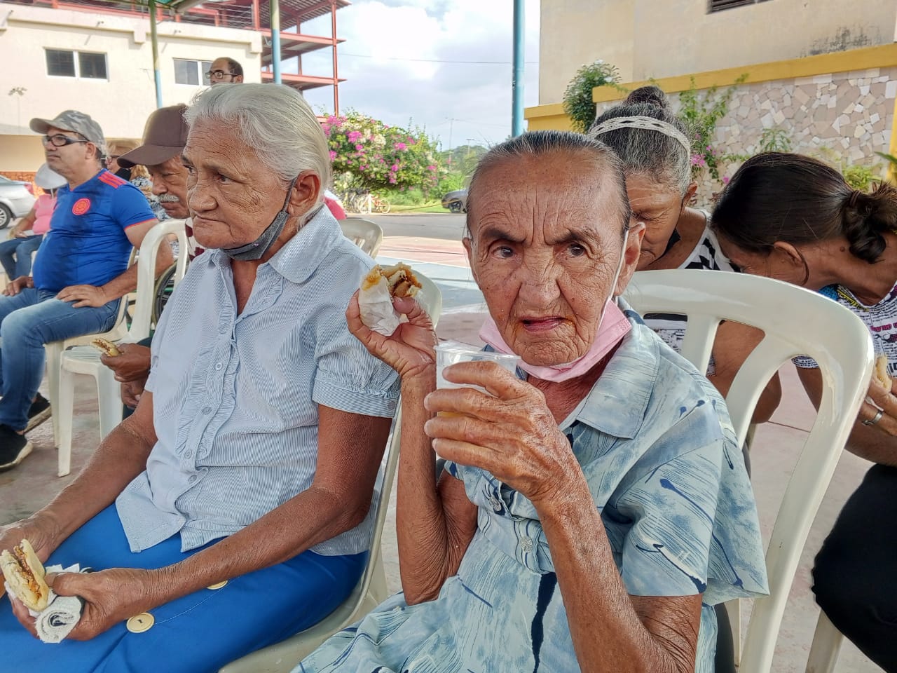 Cerca de 200 pacientes, de escasos recursos económicos, fueron atendidos a través de la Primera Jornada de Atención Médica Integral para Adultos Mayores 2022, realizada el fin de semana por la Fundación Divino Niño de Ciudad Ojeda, estado Zulia.