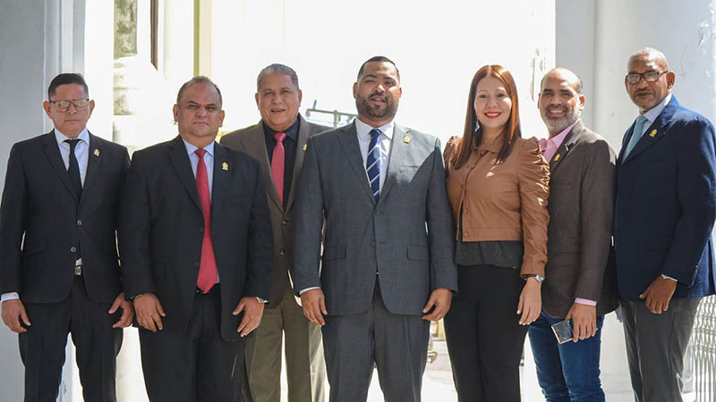 Con un presupuesto reconducido y deficitario para un ano con tantos retos en todas las áreas, pero sobre todo en el aspecto económico, la Comisión de Finanzas del Consejo Legislativo del estado Zulia, presidida por Justo Bermúdez, hizo posible el ingreso de recursos extraordinarios mediante la aprobación de importantes leyes, que sentaron las bases para la construcción del Zulia productivo impulsado por el Gobernador Manuel Rosales, pero que además sienta una base impositiva que permitirá transitar un exitoso 2023.
