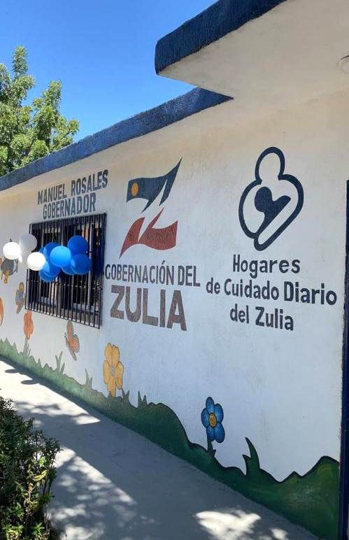 Eveling de Rosales entregó multihogar de cuidado diario 