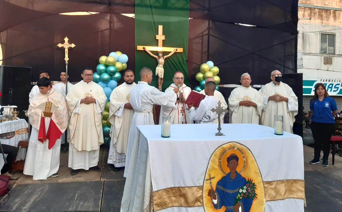 Inició la solemne misa de San Benito