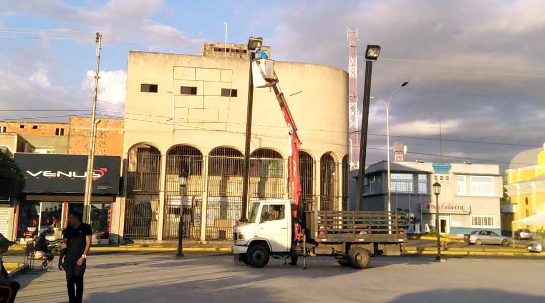 Plaza Bolívar será alumbrada y remozada