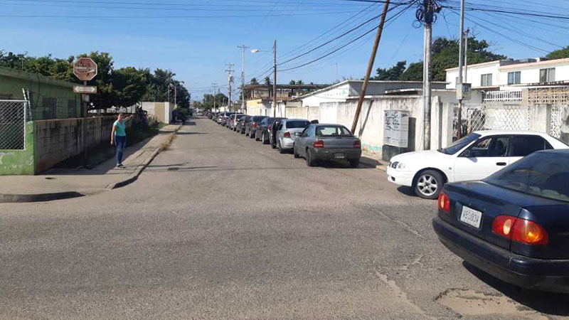 Persisten colas en Cabimas gasolina
