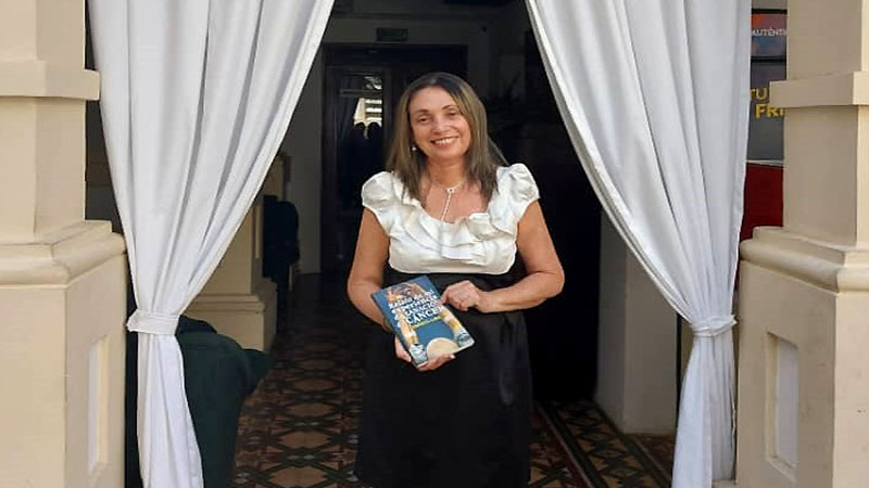 Presentado libro “Relato de mi experiencia de sanación de cáncer”