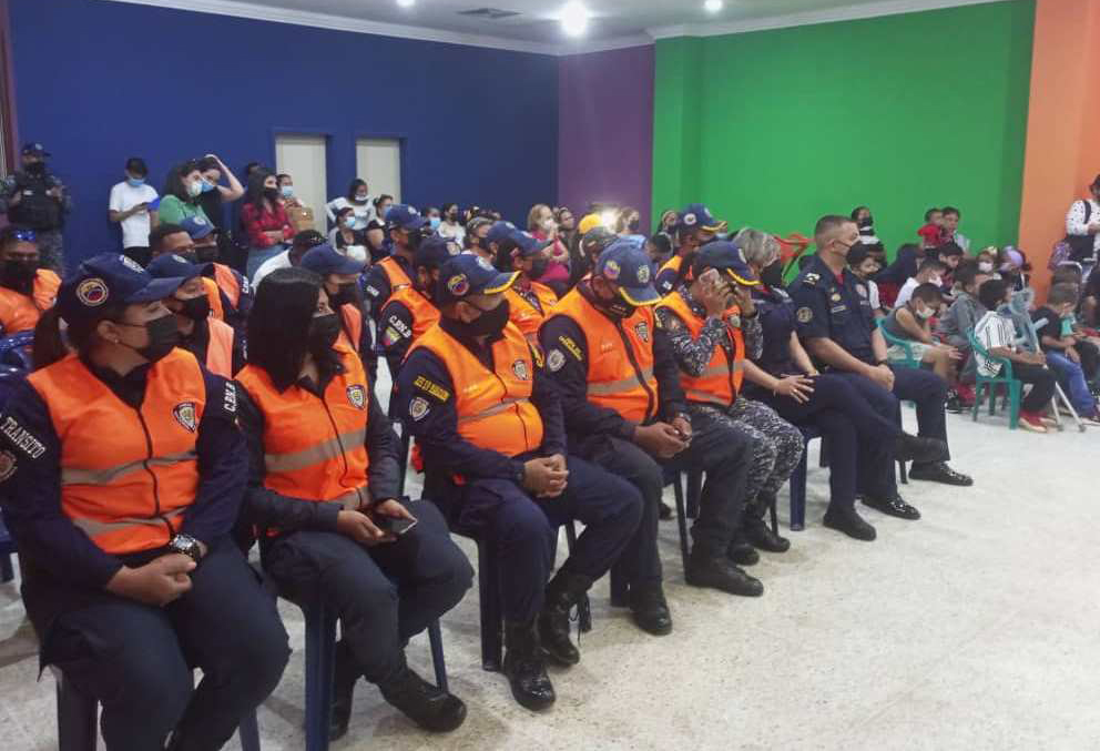 Juguetes a los niños y niñas del Oncológico de Maracaibo