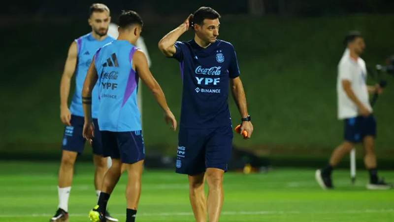 Scaloni probó tres posibles equipos para la final ante Francia