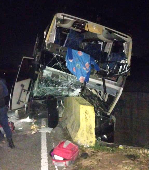 Tres muertos deja choque de autobús en Portuguesa