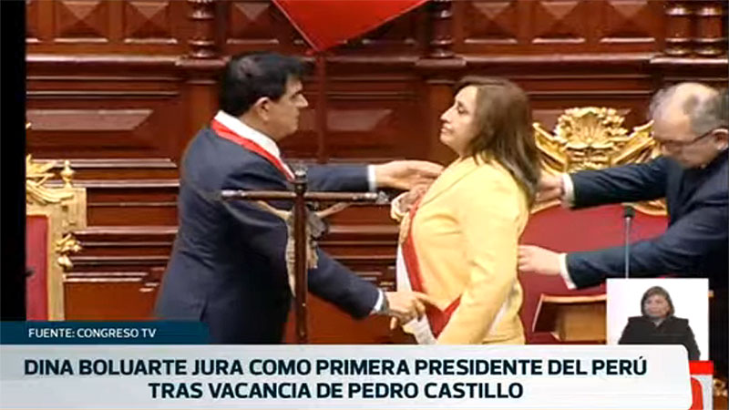 Dina Boluarte es juramentada como nueva presidenta de Perú
