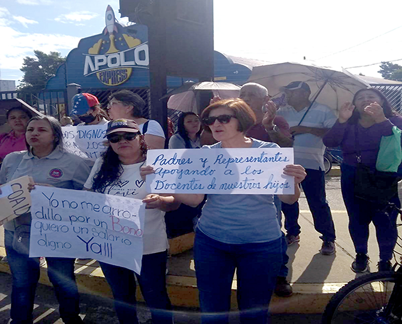 Docentes toman las calles en Cabimas exigiendo salario justo