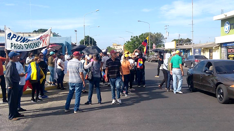 Docentes toman las calles en Cabimas exigiendo salario justo
