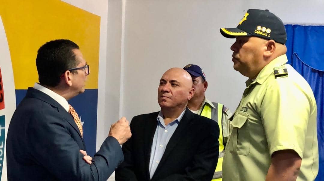  220 uniformes Policabimas