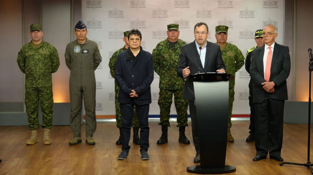Petro da a militares y policías plenas facultades para hacerle frente al ELN