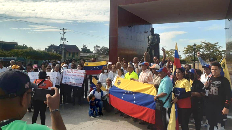 Trabajadores públicos protestan 