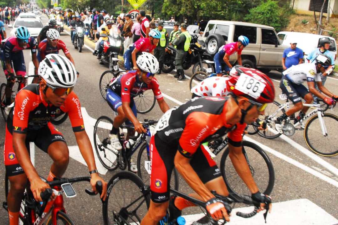 Le llegó su día, su gran momento, su vida, su Mérida y el Velódromo J.J. Mora, de San Cristóbal lo recibió de pie como nuevo campeón de la Vuelta al Táchira, José Alarcón.