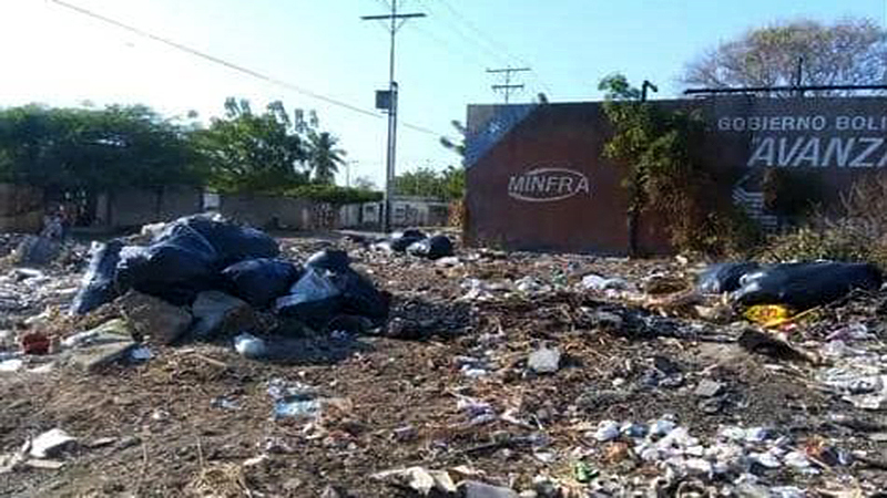 Bote y quema de basura San Isidro