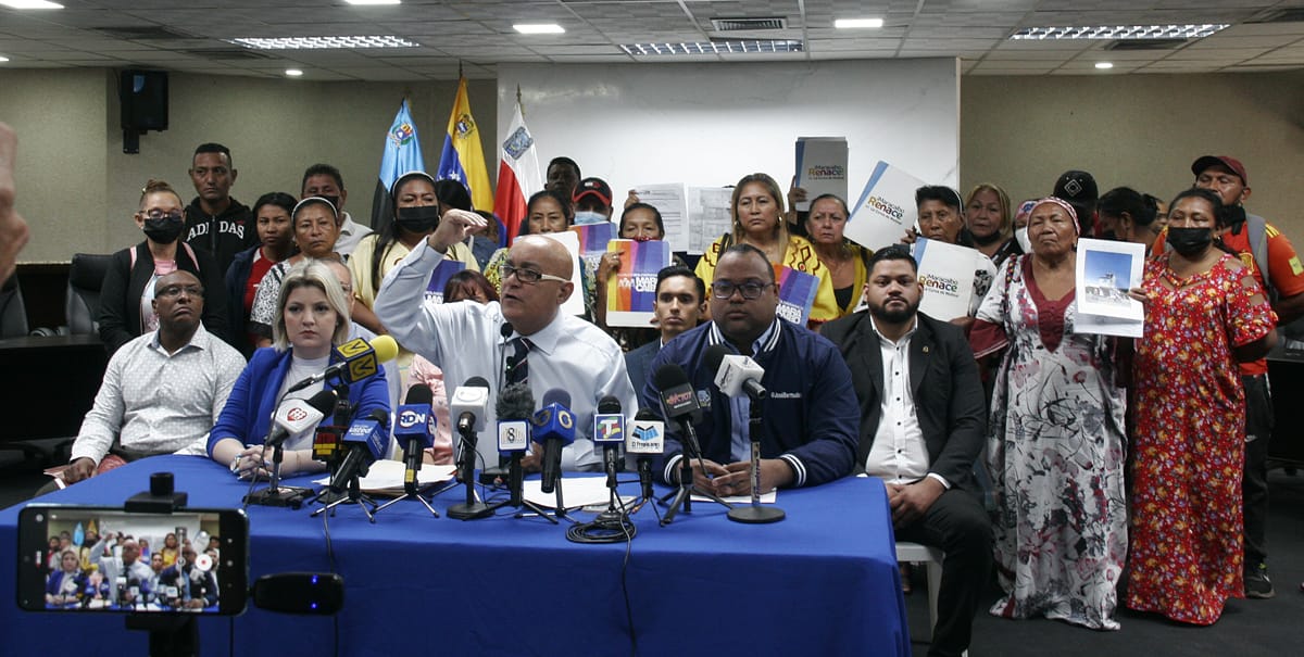 Concejales denuncian estafa a 569 comerciantes 