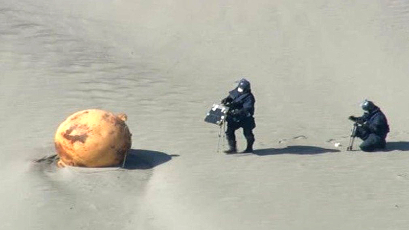 Hallan Misteriosa Bola De Hierro De Color Anaranjado En La Costa De Japón