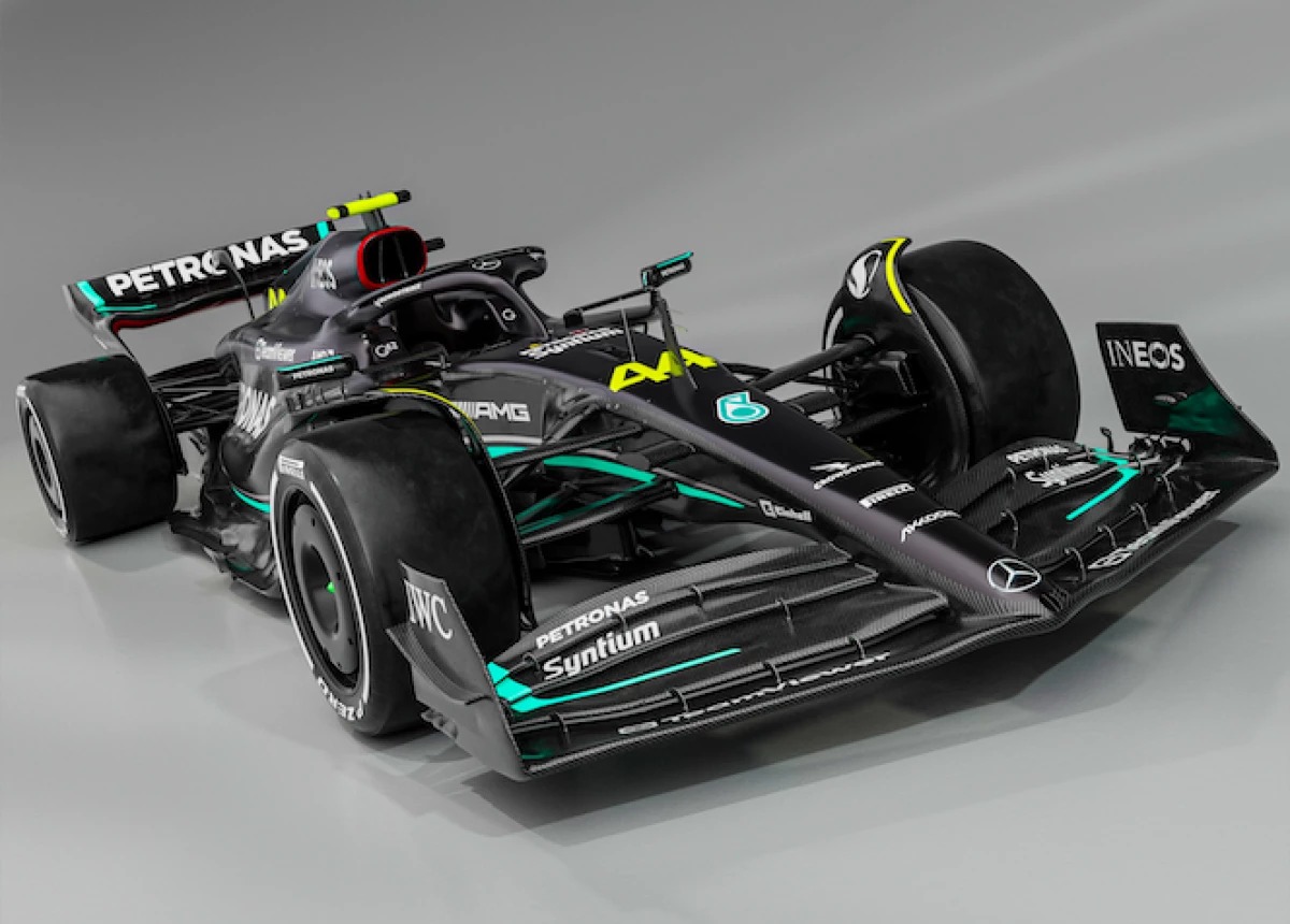 El equipo Mercedes-AMG Petronas F1, el del séptuple campeón del mundo inglés Lewis Hamilton y su compatriota George Russell, presentó este miércoles en Silverstone (Inglaterra, Reino Unido) el W14 E Performance, su nuevo monoplaza, con el que quieren «volver a luchar por el Campeonato Mundial», según ha precisado su jefe de equipo, el austriaco Toto Wolff.