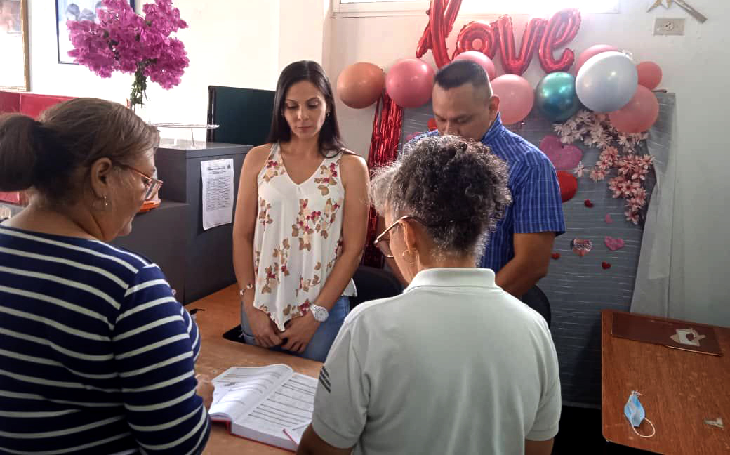 Registros parroquiales casan a 82 parejas marabinas en dos días
