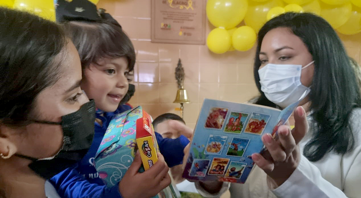 Tres niños tocaron la campana 