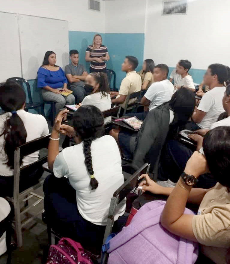 Charla sobre violencia en noviazgos de los adolescentes