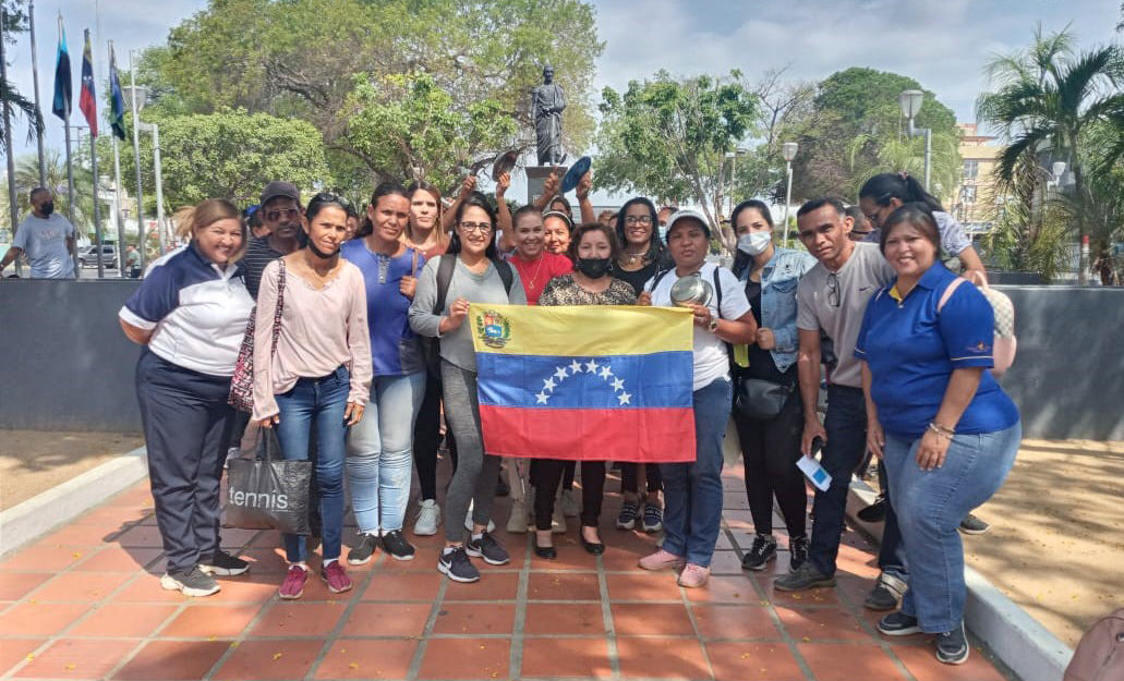 Con cacerolazo maestros protestan en Ciudad Ojeda 