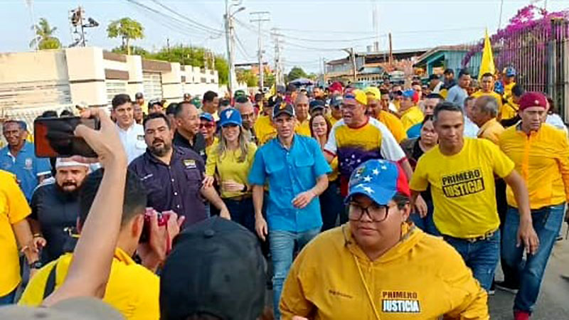 Capriles recorrió calles de Ciudad Ojeda 