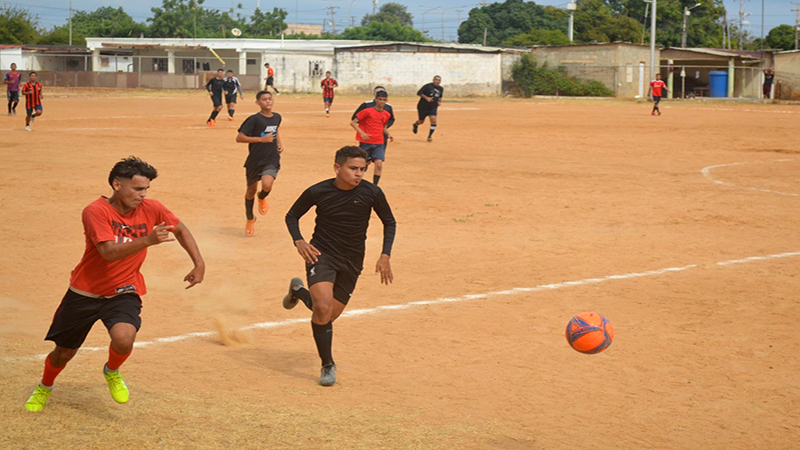 Torneo de fútbol de campo en Santa Rita