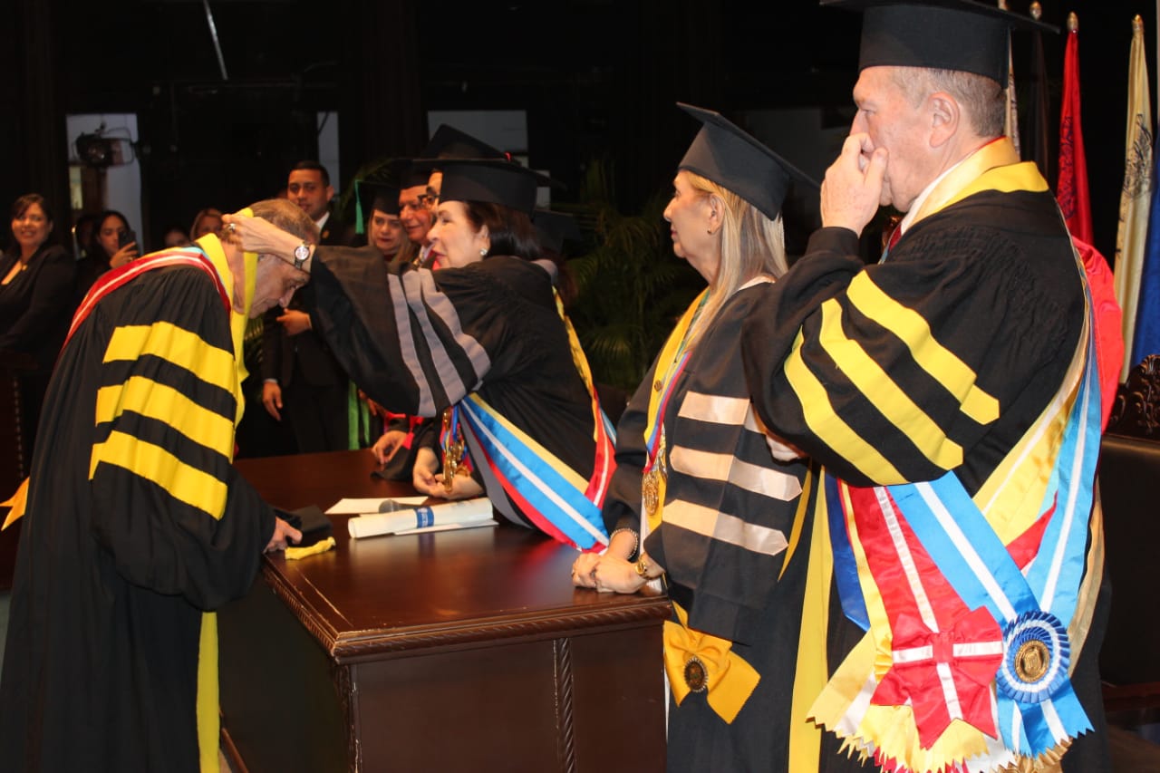 LUZ entregó Honoris Causa a tres médicos venezolanos