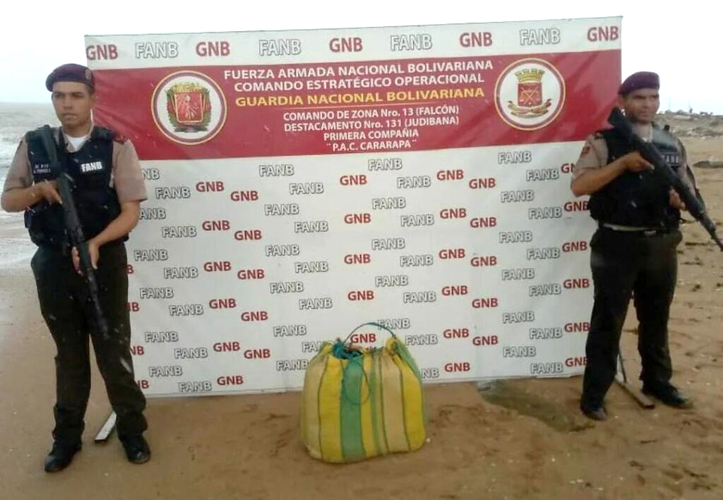 Localizan 50 panelas de cocaína en playas de Paraguaná