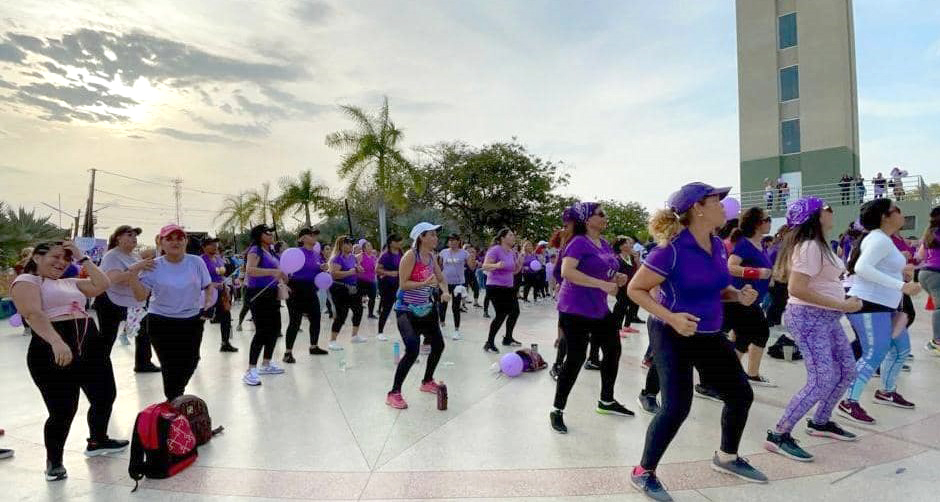 Mujeres celebran semana con Caminata Morada