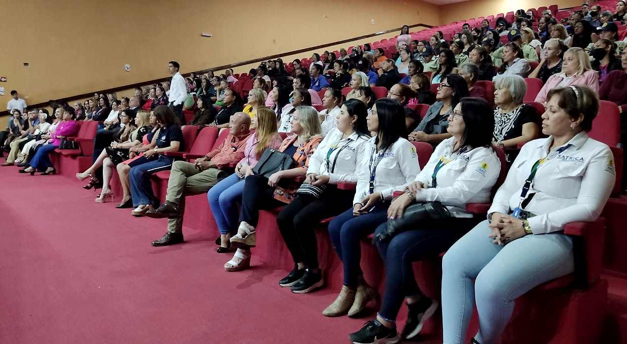 Primera dama de Cabimas reconoce destacadas mujeres en su día