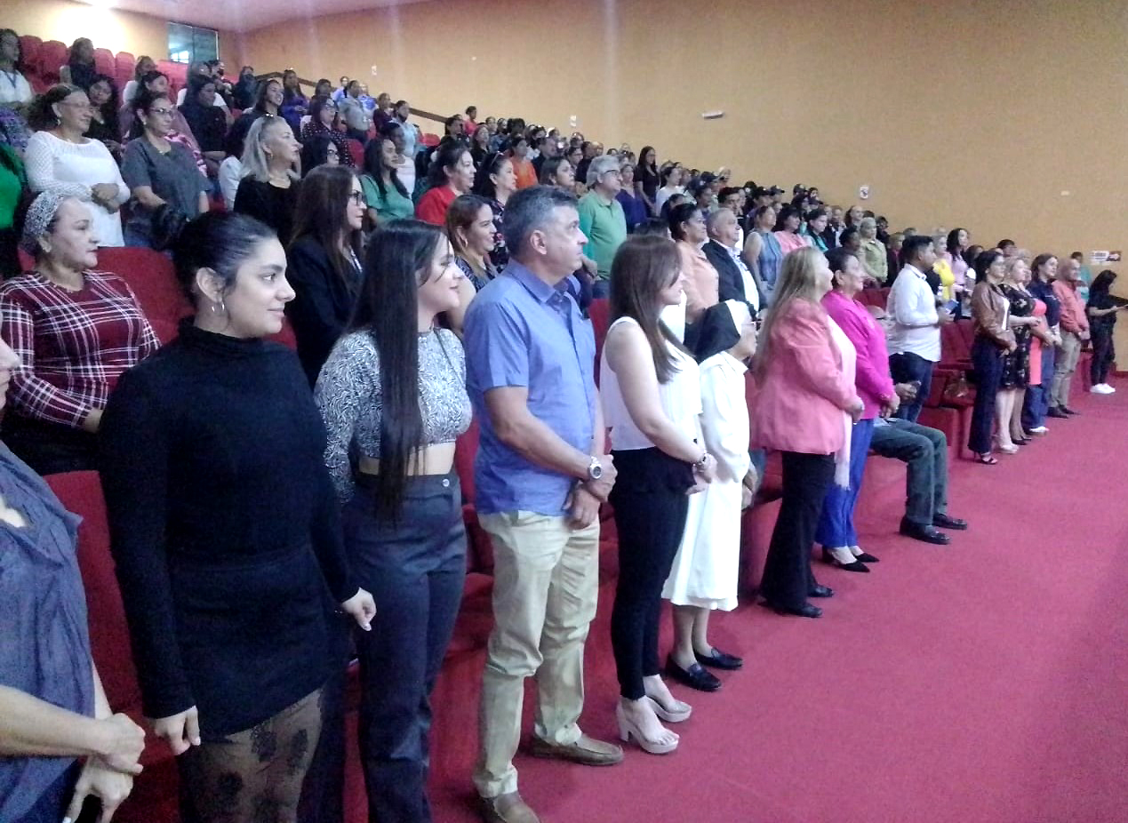 Primera dama de Cabimas reconoce destacadas mujeres en su día