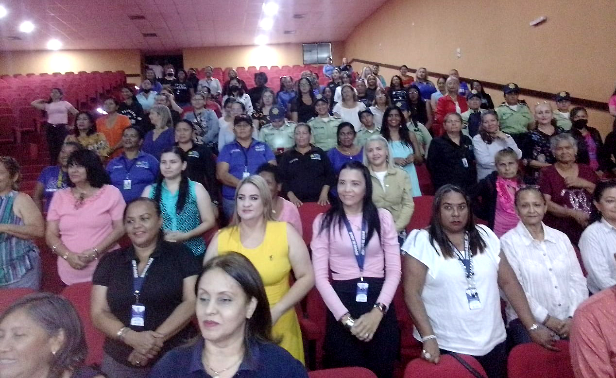 Primera dama de Cabimas reconoce destacadas mujeres en su día