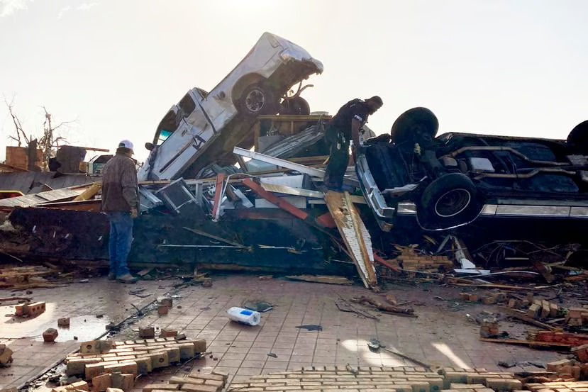 Tornados arrasan en Mississippi y causan 23 muertos